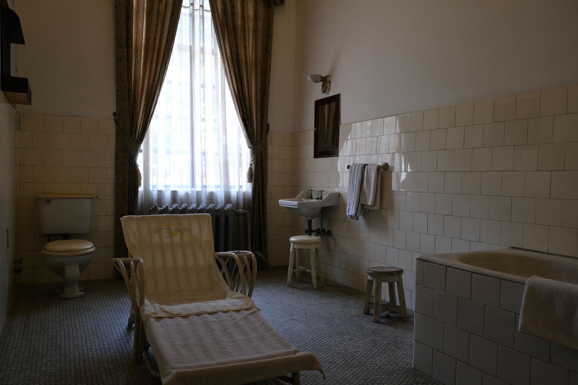 Original room photo